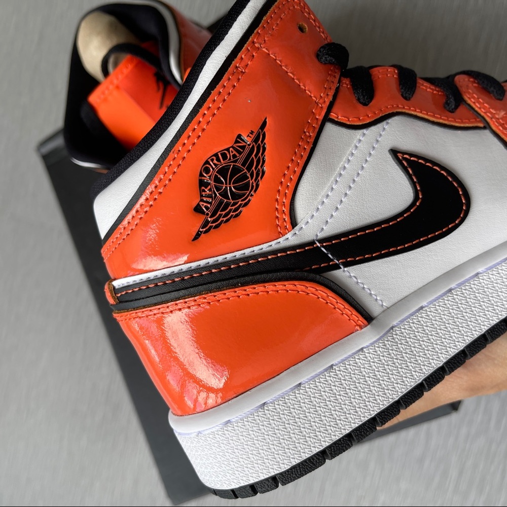 Air Jordan 1 Mid new released - Picture 4 of 5